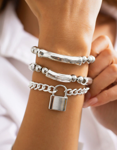 Load image into Gallery viewer, Minimally designed pearl bead bracelet with fashion sense and heart-shaped hollow Bracelet set
