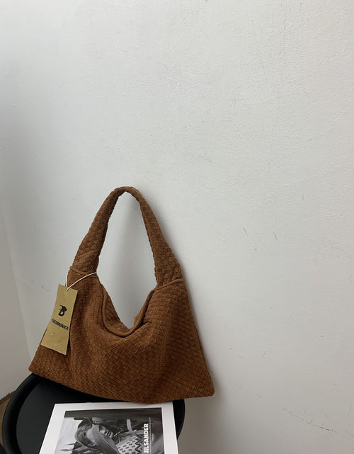 Load image into Gallery viewer, Suede woven tote bag simple and fashionable handbag underarm single shoulder bag large capacity suction buckle
