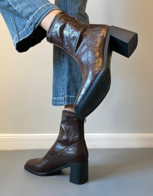 Load image into Gallery viewer, Stretch Retro Chunky Heels Commuter Boots — High Heel Style
