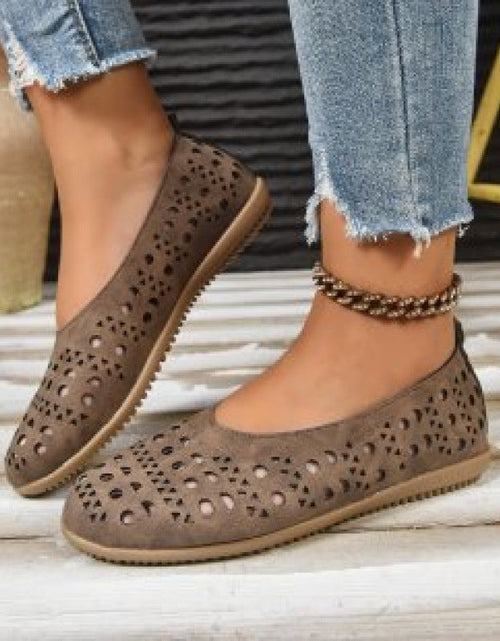 Load image into Gallery viewer, Women's Chunky Heel Wedge Pumps – Wide Size Full-Grain Leather
