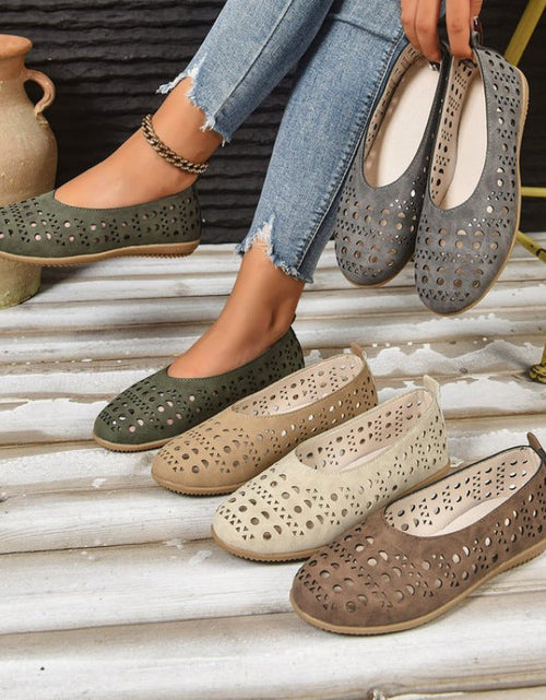 Load image into Gallery viewer, Women's Chunky Heel Wedge Pumps – Wide Size Full-Grain Leather
