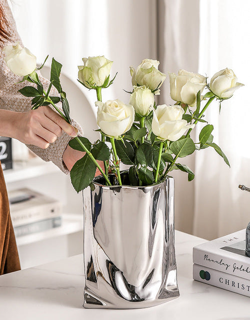 Load image into Gallery viewer, Minimally designed ceramic pleated electroplated vase for hydroponic cultivation of fresh flowers and dried flowers
