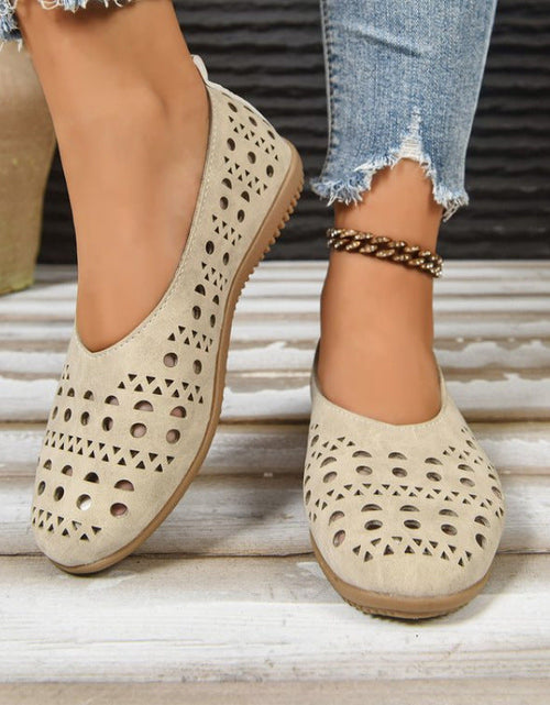 Load image into Gallery viewer, Women's Chunky Heel Wedge Pumps – Wide Size Full-Grain Leather
