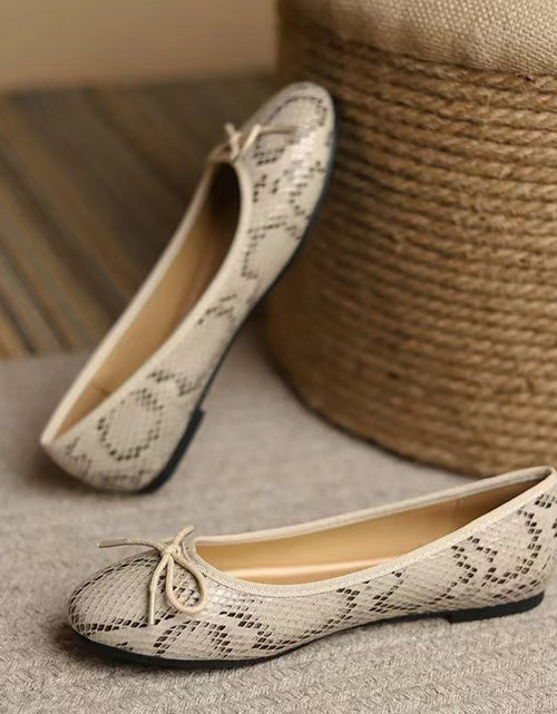 Load image into Gallery viewer, Women's Classic Egg-Roll Edge Slip-On Flats – Chanel-Inspired Round Toe Pumps
