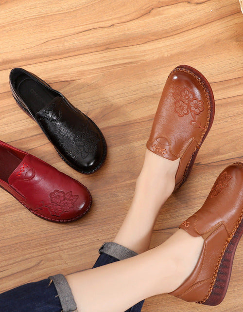 Load image into Gallery viewer, Soft soled women's genuine leather single shoes non slip flat leather shoes
