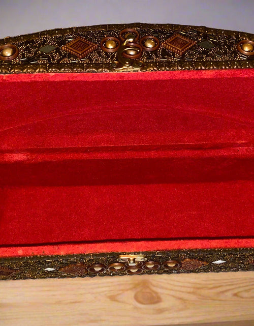 Load image into Gallery viewer, VINTAGE HANDMADE CLASSIC JEWELRY CHEST
