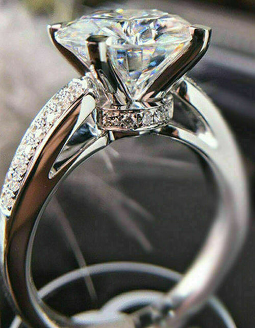 Load image into Gallery viewer, Korean version of light luxury fashion four claw flower bud simulation diamond ring engagement and proposal ring
