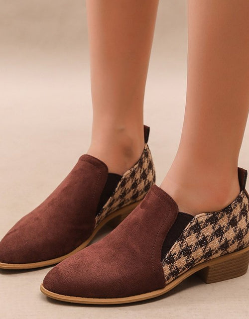 Load image into Gallery viewer, Women's Retro Color-Block Slip-On Heels – Round Toe Mid Heel Dress Shoes
