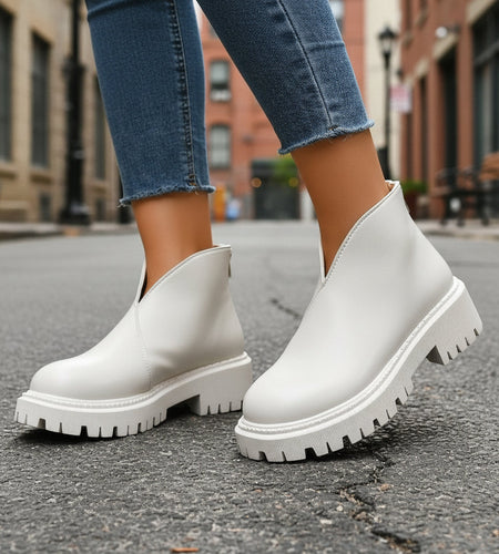 Women’s Plus-Size Chunky-Heeled Ankle Boots