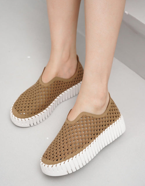 Load image into Gallery viewer, Project Cloud Loafers Lightweight Slip-On Non Slip Sneakers Beige Size 5.5
