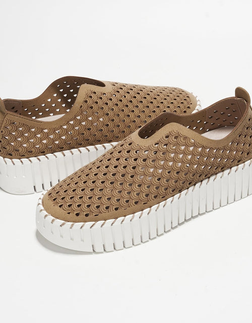 Load image into Gallery viewer, Project Cloud Loafers Lightweight Slip-On Non Slip Sneakers Beige Size 5.5
