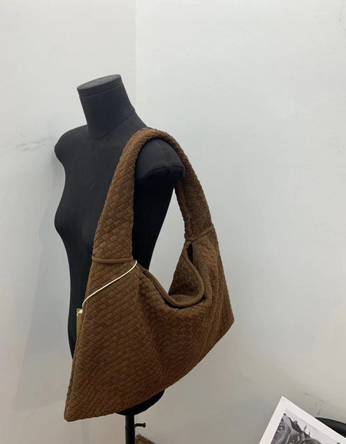 Load image into Gallery viewer, Suede woven tote bag simple and fashionable handbag underarm single shoulder bag large capacity suction buckle
