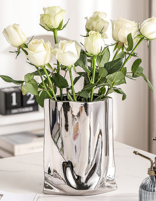 Load image into Gallery viewer, Minimally designed ceramic pleated electroplated vase for hydroponic cultivation of fresh flowers and dried flowers
