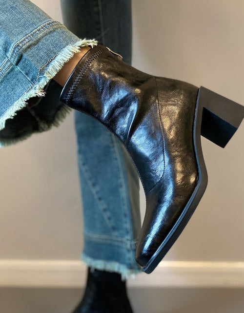 Load image into Gallery viewer, Stretch Retro Chunky Heels Commuter Boots — High Heel Style
