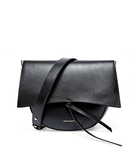 Versatile Leather Shoulder Bag with Retro Saddle Design