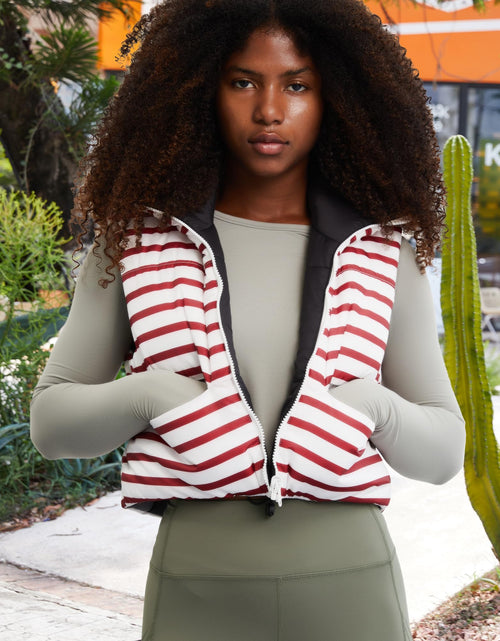 Load image into Gallery viewer, Xeoxarel Red White Striped Puffer Crop Vest Sleeveless Zipper Pockets Size XL
