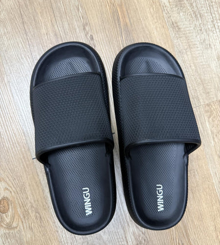 Wingu Slipper Black Woman 9-10 Man 7.5-8.5 Size 9-10/7.5-8.5