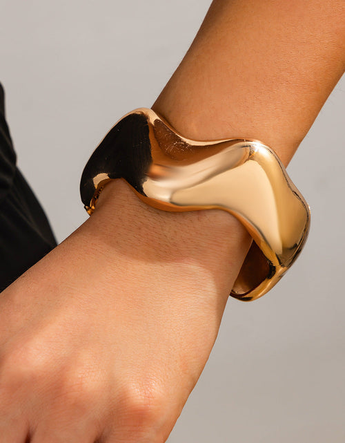 Load image into Gallery viewer, Fashionable metal curved spring bracelet, casual irregular Bracelet set
