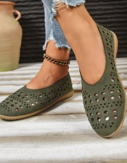 Load image into Gallery viewer, Women's Chunky Heel Wedge Pumps – Wide Size Full-Grain Leather
