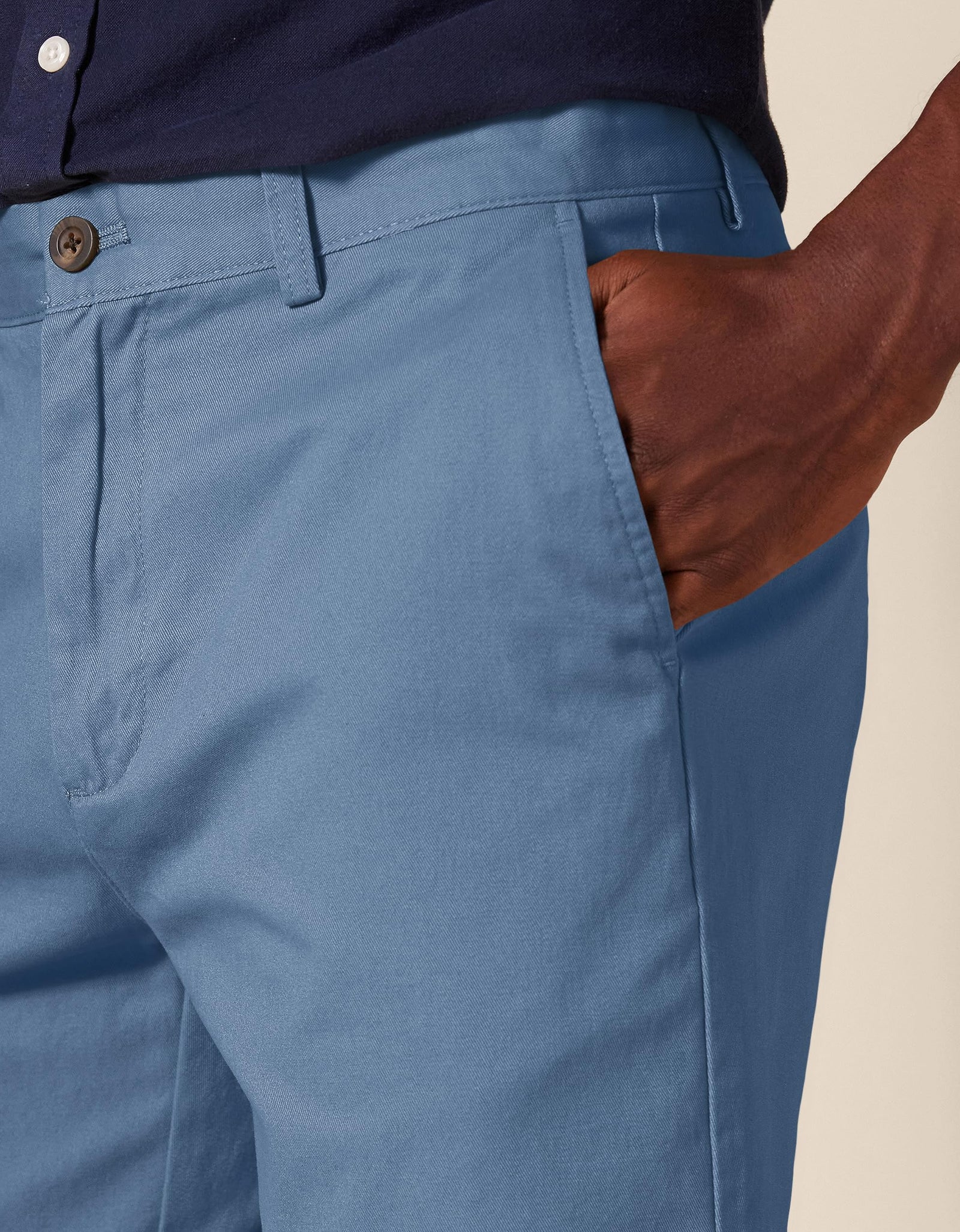 Amazon Essentials Men's Slim-Fit 7" Chino Shorts Deep Blue Size 30