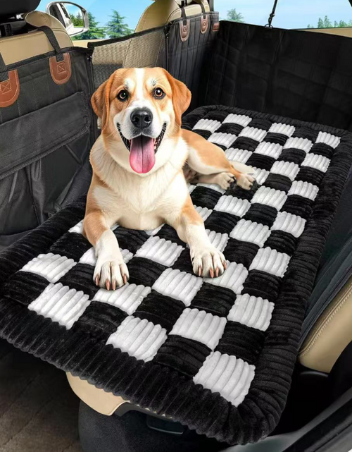 Load image into Gallery viewer, Sleeping Car Mat Pet Thickened Seat Pad Car Back Seat Checkered Dog Bed In Stock Factory Wholesale
