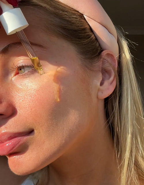 Load image into Gallery viewer, Brightening Serum  Vitamin C

