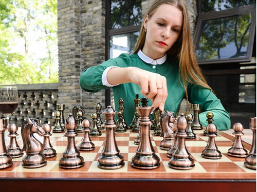 Load image into Gallery viewer, Chess deluxe gift box metal bronze folding board game chess gifts
