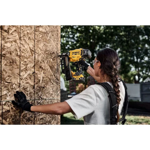 Load image into Gallery viewer, DEWALT DCN920P1 20V MAX* Brushless Cordless 21° Plastic Framing Nailer Kit

