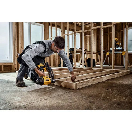 Load image into Gallery viewer, DEWALT DCN920P1 20V MAX* Brushless Cordless 21° Plastic Framing Nailer Kit
