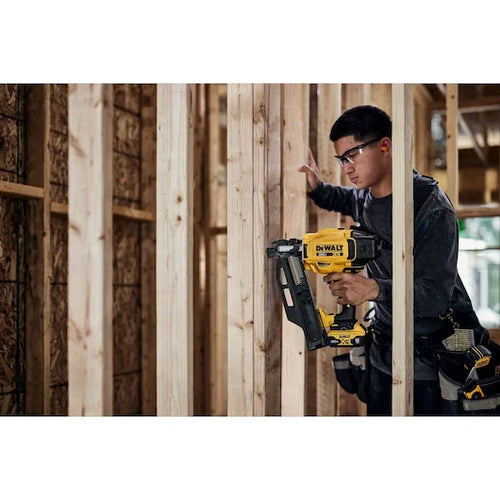 Load image into Gallery viewer, DEWALT DCN920P1 20V MAX* Brushless Cordless 21° Plastic Framing Nailer Kit

