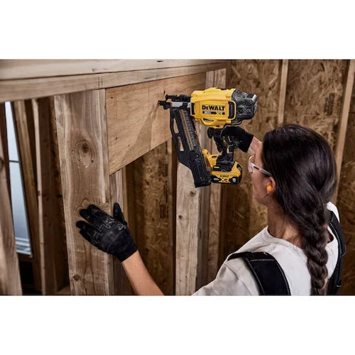 Load image into Gallery viewer, DEWALT DCN920P1 20V MAX* Brushless Cordless 21° Plastic Framing Nailer Kit
