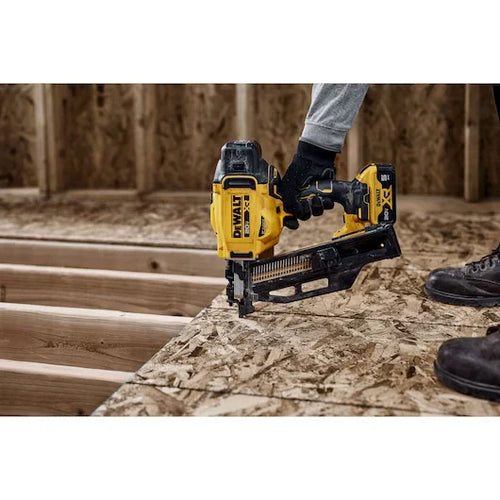 Load image into Gallery viewer, DEWALT DCN920P1 20V MAX* Brushless Cordless 21° Plastic Framing Nailer Kit

