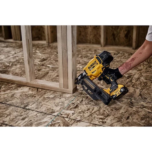 Load image into Gallery viewer, DEWALT DCN920P1 20V MAX* Brushless Cordless 21° Plastic Framing Nailer Kit
