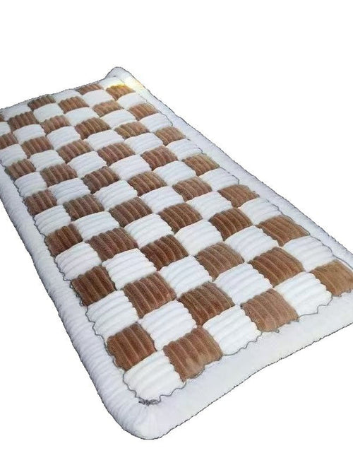 Load image into Gallery viewer, Sleeping Car Mat Pet Thickened Seat Pad Car Back Seat Checkered Dog Bed In Stock Factory Wholesale
