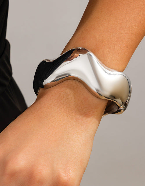 Load image into Gallery viewer, Fashionable metal curved spring bracelet, casual irregular Bracelet set
