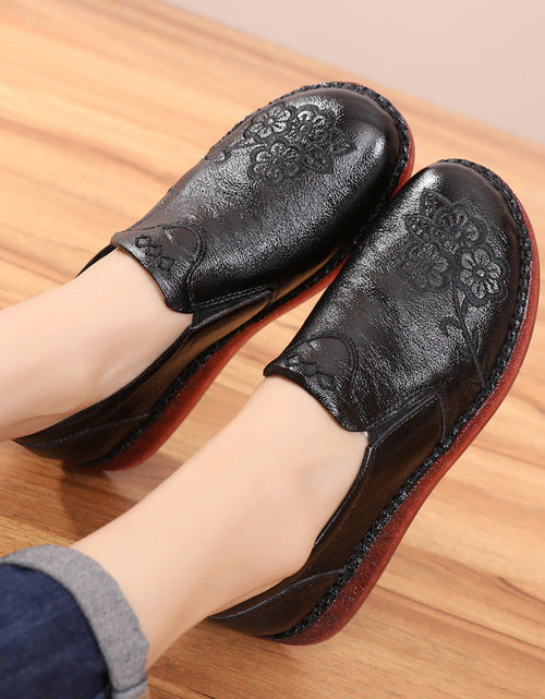 Load image into Gallery viewer, Soft soled women's genuine leather single shoes non slip flat leather shoes
