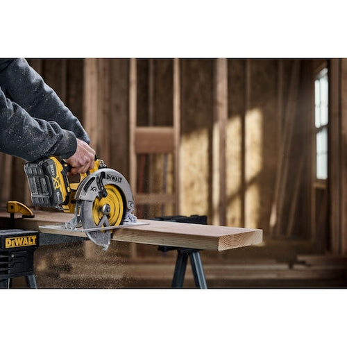 Load image into Gallery viewer, DEWALT DCS590B 20V MAX* XR® Brushless Cordless 7-1/4 in. Circular Saw (Tool Only)
