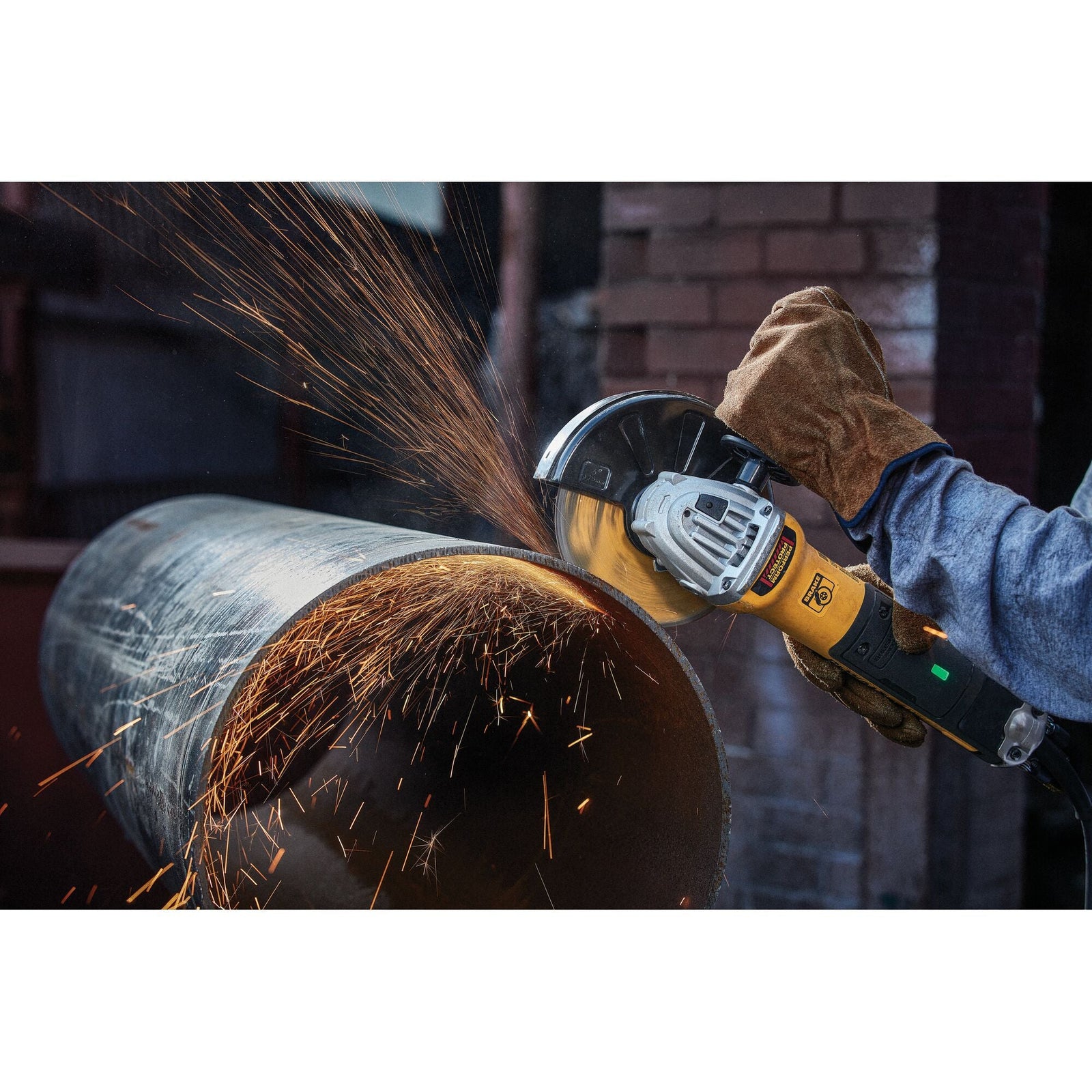 DeWalt DW8062H 4-1/2 In x .045 in Aluminum Oxide Abrasive Chop / Cut-Off Blade with 5/8 in Arbor For Metal Cutting (1 Pack)