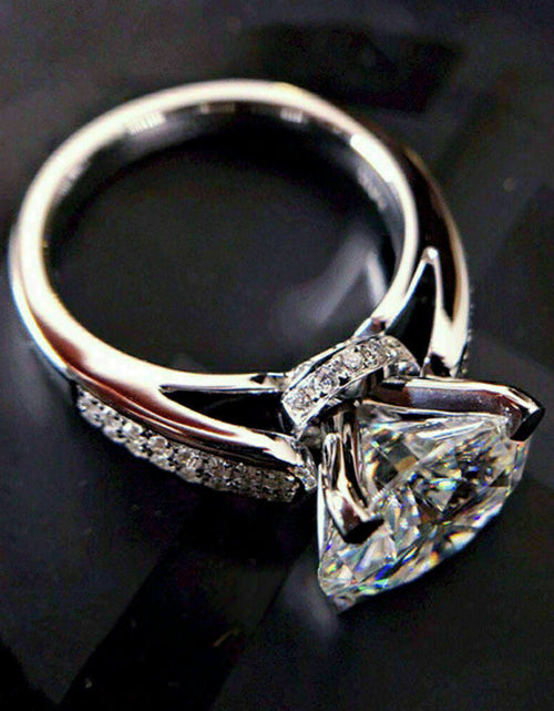 Load image into Gallery viewer, Korean version of light luxury fashion four claw flower bud simulation diamond ring engagement and proposal ring
