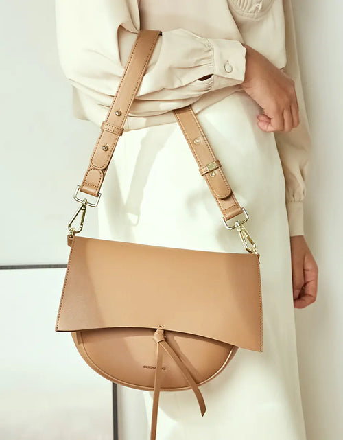 Load image into Gallery viewer, Versatile Leather Shoulder Bag with Retro Saddle Design
