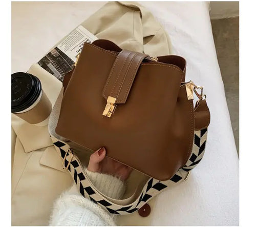 Load image into Gallery viewer, Fashionable Women's Bucket Bag - Korean Style Crossbody
