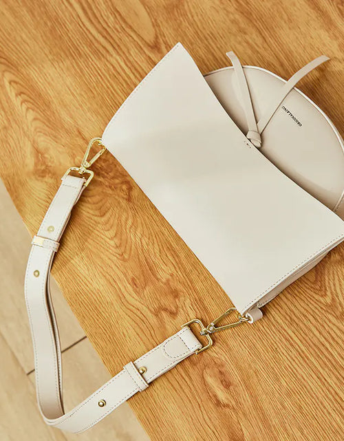 Load image into Gallery viewer, Versatile Leather Shoulder Bag with Retro Saddle Design
