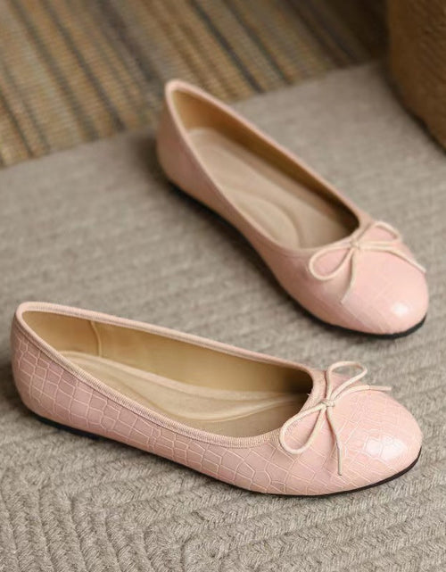 Load image into Gallery viewer, Women's Classic Egg-Roll Edge Slip-On Flats – Chanel-Inspired Round Toe Pumps
