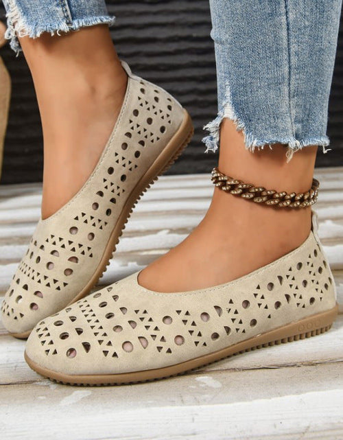 Load image into Gallery viewer, Women's Chunky Heel Wedge Pumps – Wide Size Full-Grain Leather
