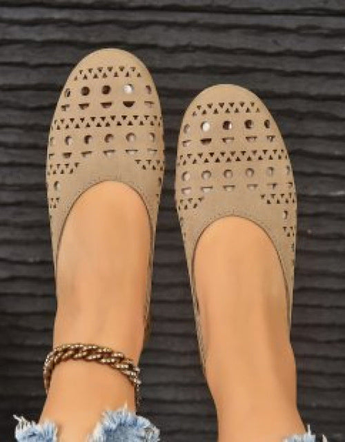 Load image into Gallery viewer, Women's Chunky Heel Wedge Pumps – Wide Size Full-Grain Leather
