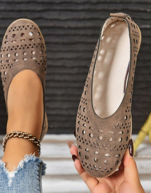 Load image into Gallery viewer, Women's Chunky Heel Wedge Pumps – Wide Size Full-Grain Leather
