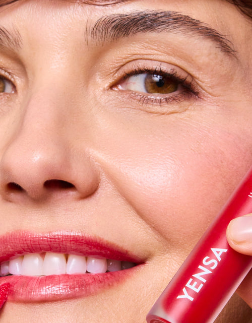 Load image into Gallery viewer, Luxe Lip Nourishing Oil with Hyaluronic + Vitamin E
