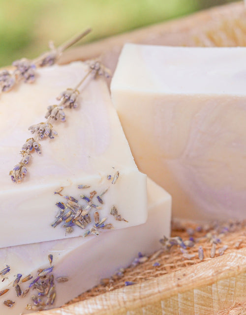 Load image into Gallery viewer, Lavender + Mint Handmade Tallow and Goat Milk Soap Bar
