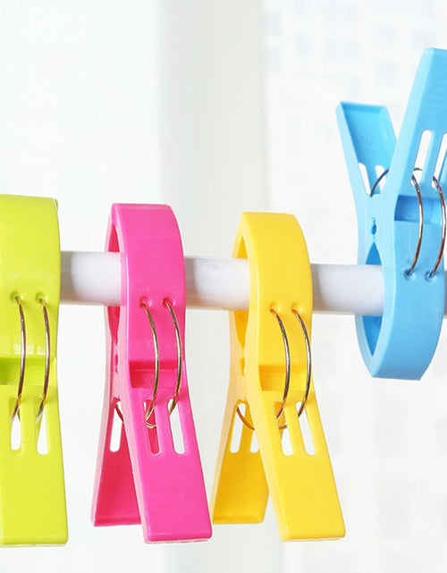 Load image into Gallery viewer, Loialpupy 4 Pack Plastic Beach Towel Clips Windproof Clips for Towels
