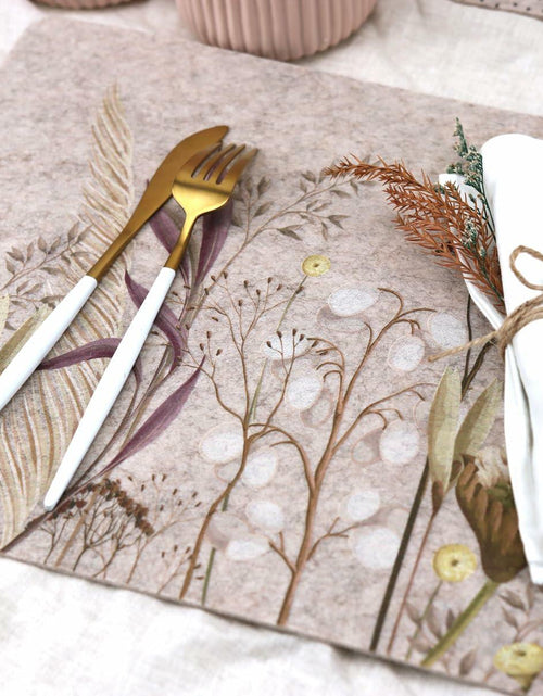 Load image into Gallery viewer, Casaido Table Placemats Set of 6 Heat Resistant Non Slip Green 17x12
